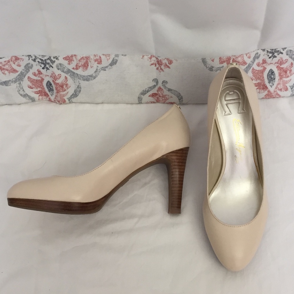 Etienne Aigner White Pumps Size 7